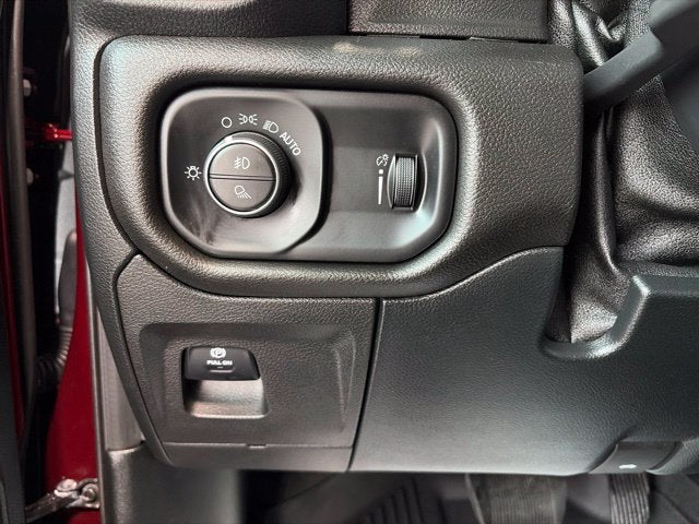 2020 RAM 1500 Big Horn Crew Cab 4x4 5'7' Box