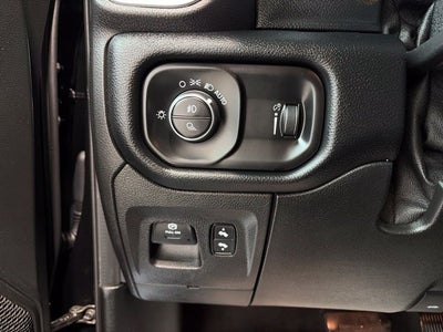 2020 RAM 1500 Big Horn Crew Cab 4x4 5'7' Box