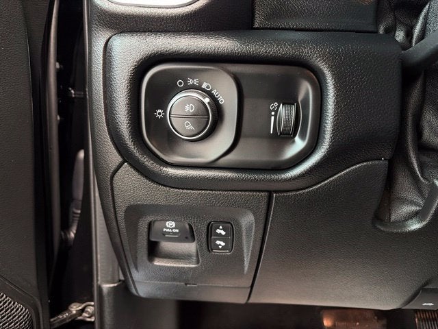 2020 RAM 1500 Big Horn Crew Cab 4x4 5'7' Box