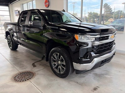 2022 Chevrolet Silverado 1500 4WD Double Cab Standard Bed LT with 2FT