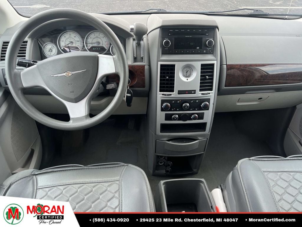 2009 Chrysler Town & Country LX