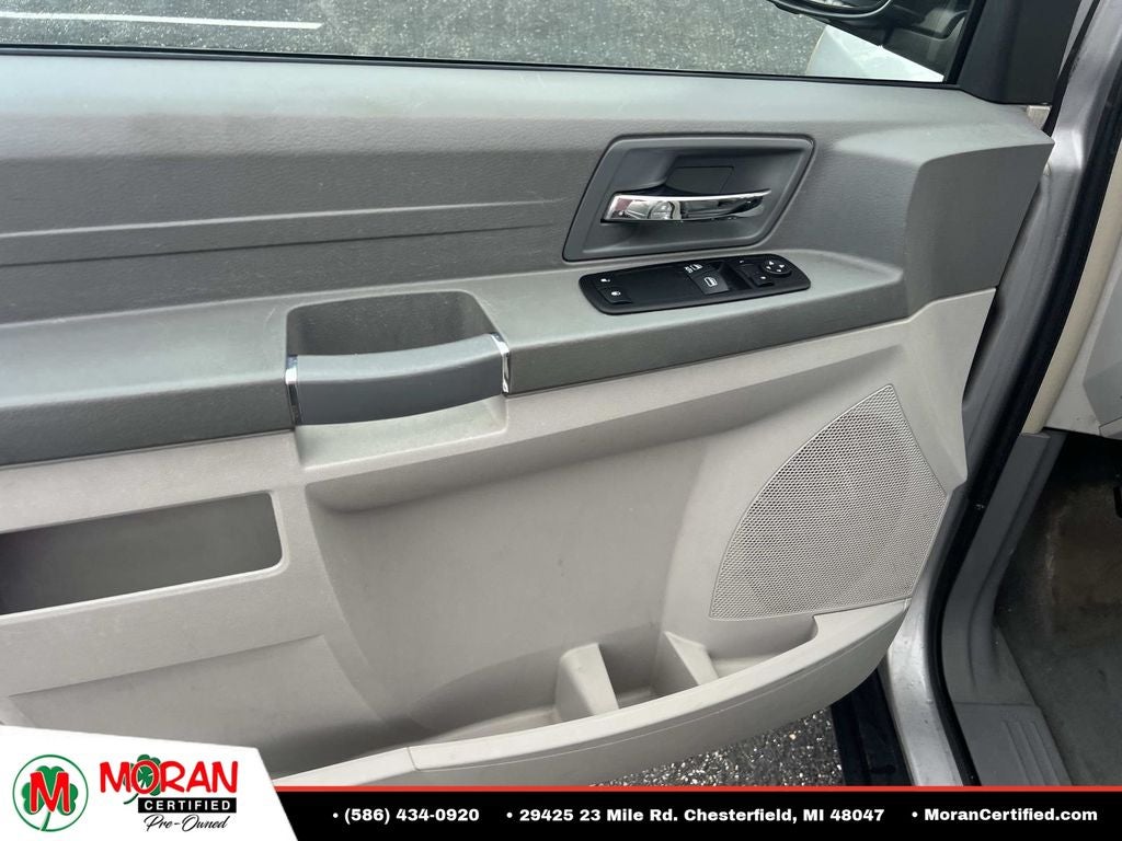 2009 Chrysler Town & Country LX