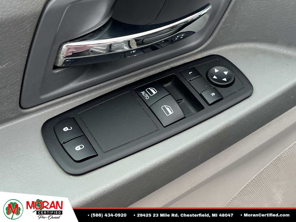 2009 Chrysler Town & Country LX