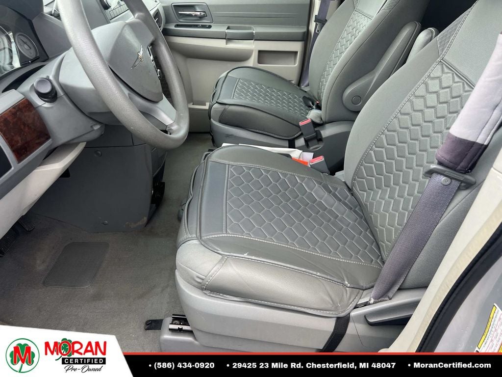 2009 Chrysler Town & Country LX