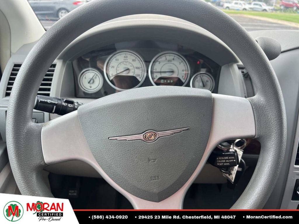 2009 Chrysler Town & Country LX