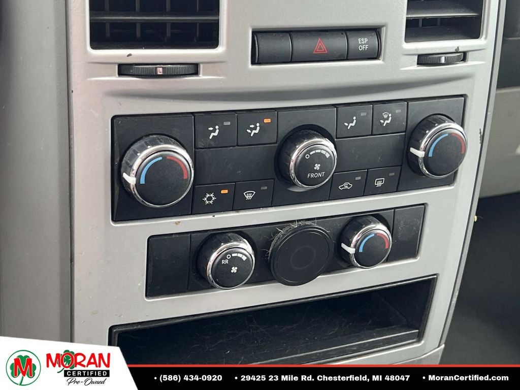 2009 Chrysler Town & Country LX