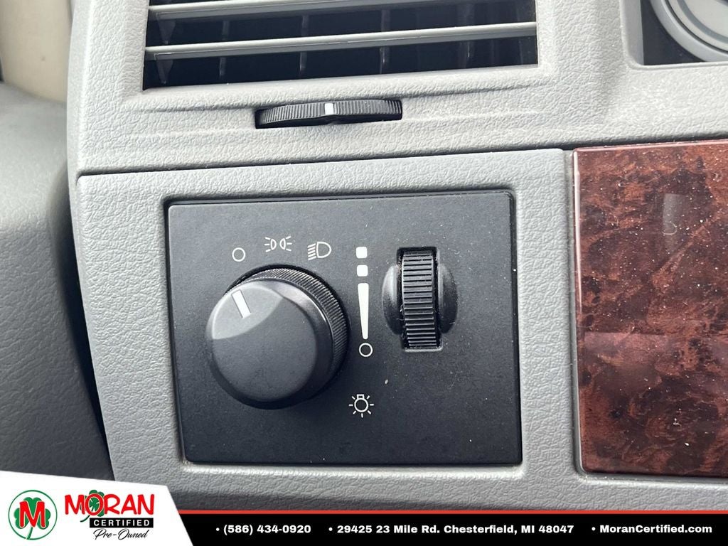 2009 Chrysler Town & Country LX