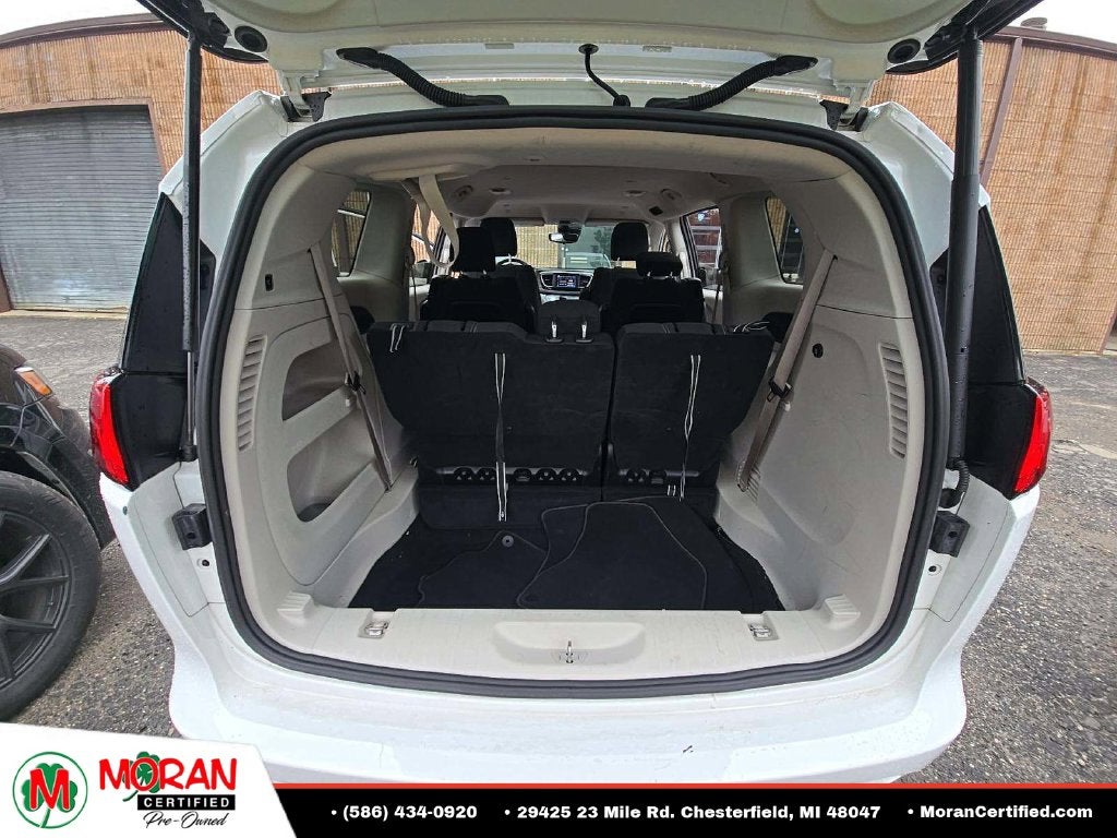 2023 Chrysler Voyager LX