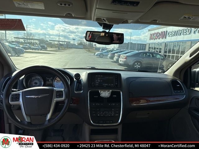 2014 Chrysler Town & Country Touring-L