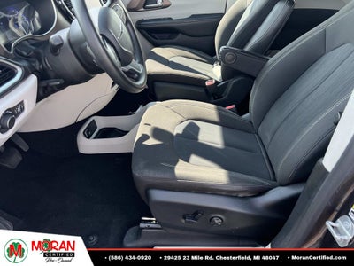 2020 Chrysler Voyager LX