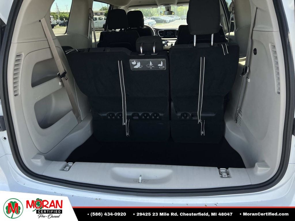 2021 Chrysler Voyager LX