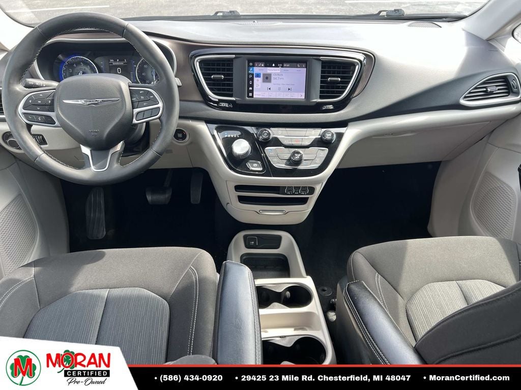 2022 Chrysler Voyager LX