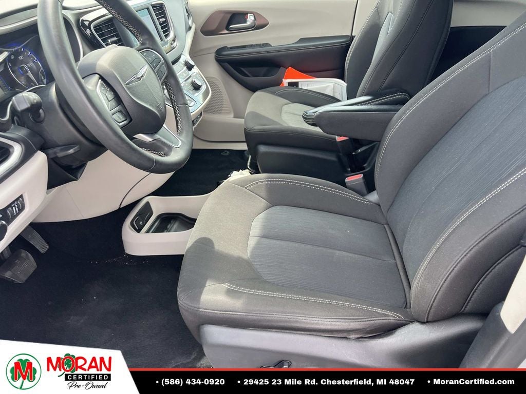 2022 Chrysler Voyager LX