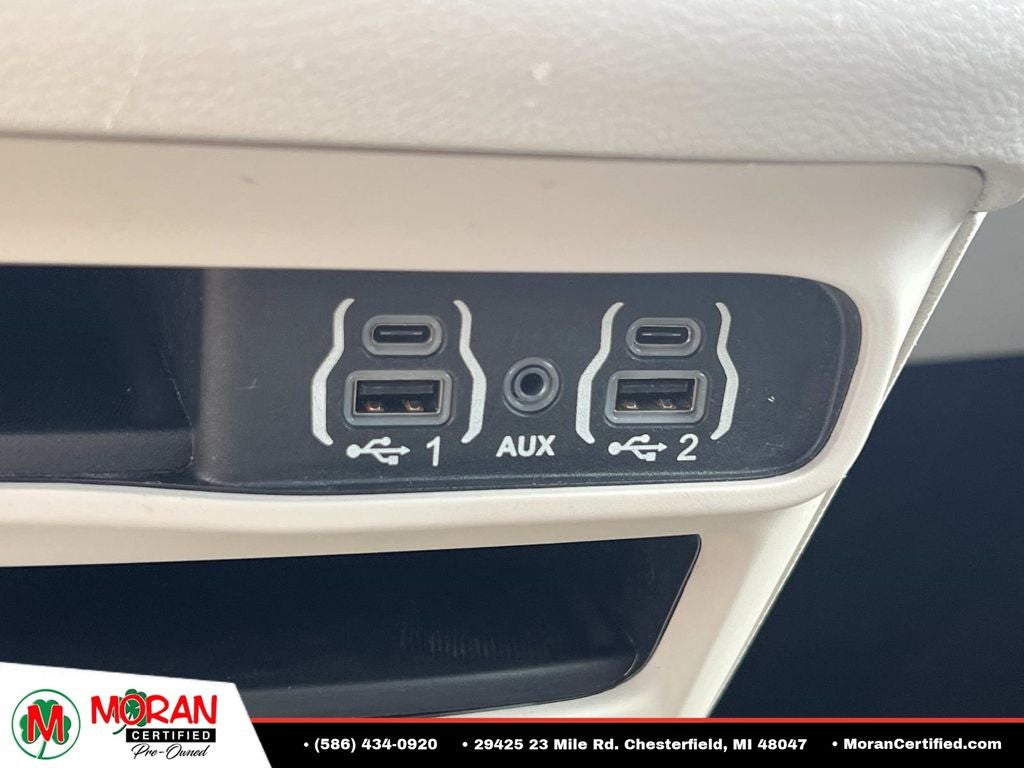 2022 Chrysler Voyager LX