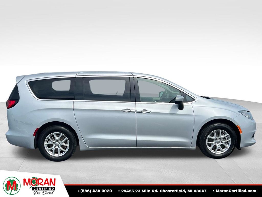 2022 Chrysler Voyager LX