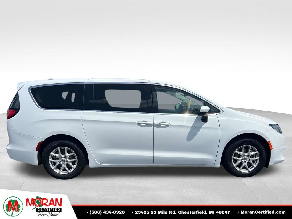 2022 Chrysler Voyager LX