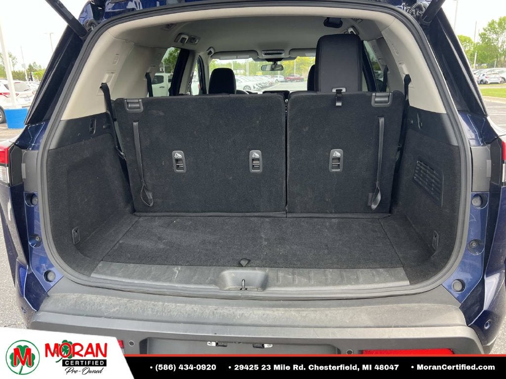 2025 Nissan Pathfinder SV