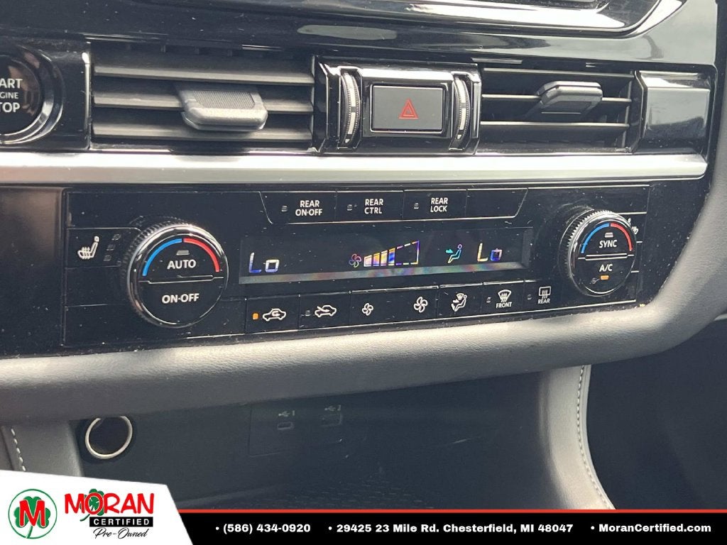 2025 Nissan Pathfinder SV