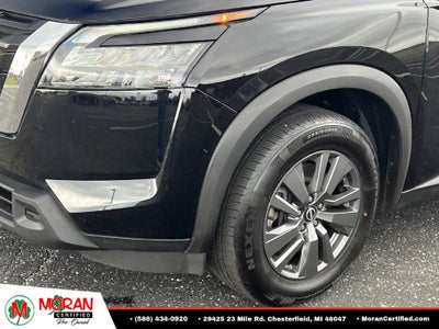 2025 Nissan Pathfinder SV